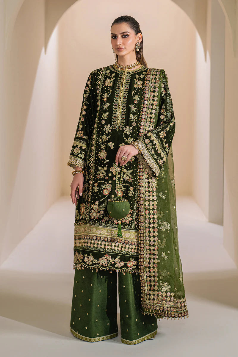 Velvet dress with gold thread embroidery for special occasions Velvet dress with gold thread embroidery for special occasions