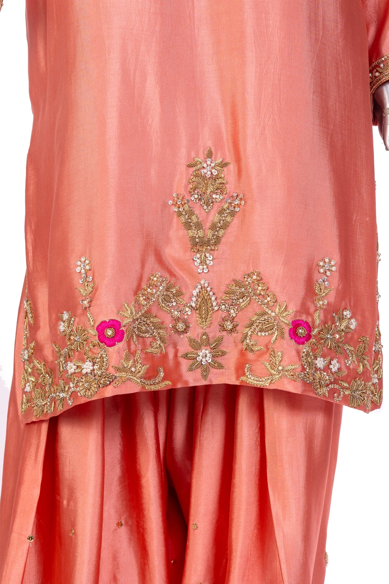 Hiba Peach Sheesha Silk Suit with resham & gota work, organza dupatta and silk border. Shop MariamRaj designer outfits at Pakistanimoda.