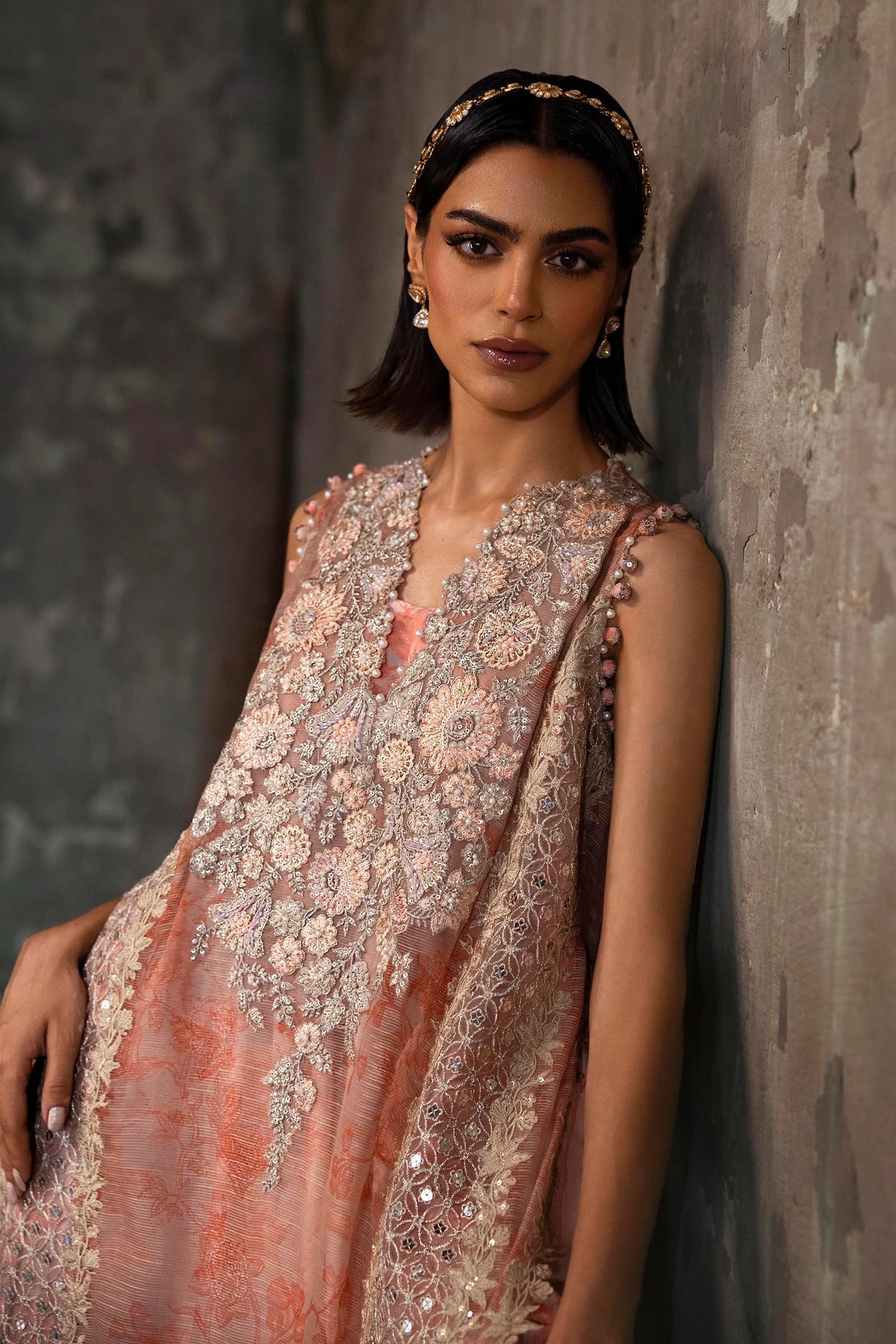 N252-001-3CX stitched peach wedding outfit by Sana Safinaz – embroidered organza suit with raw silk trouser and detailed dupatta for Pakistani women abroad