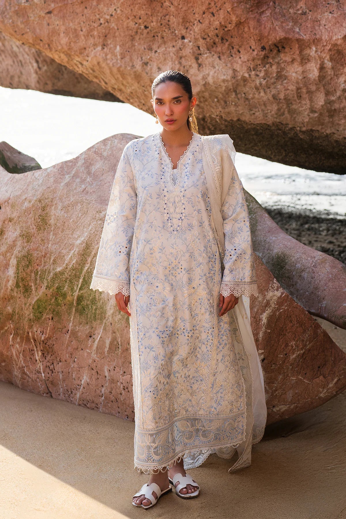 Nerida- Pearl White Embroidered Luxury Lawn'25 Outfit By- Afrozeh Pakistani Moda Nerida- Pearl White Embroidered Luxury Lawn'25 Outfit By- Afrozeh Pakistani Moda