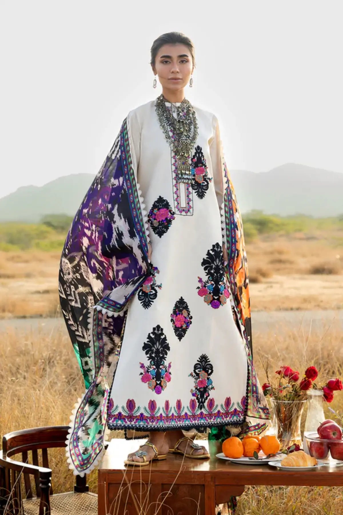 Shop Zainab Chottani Nivara Ivory Lawn 3PC | Pakistanimoda