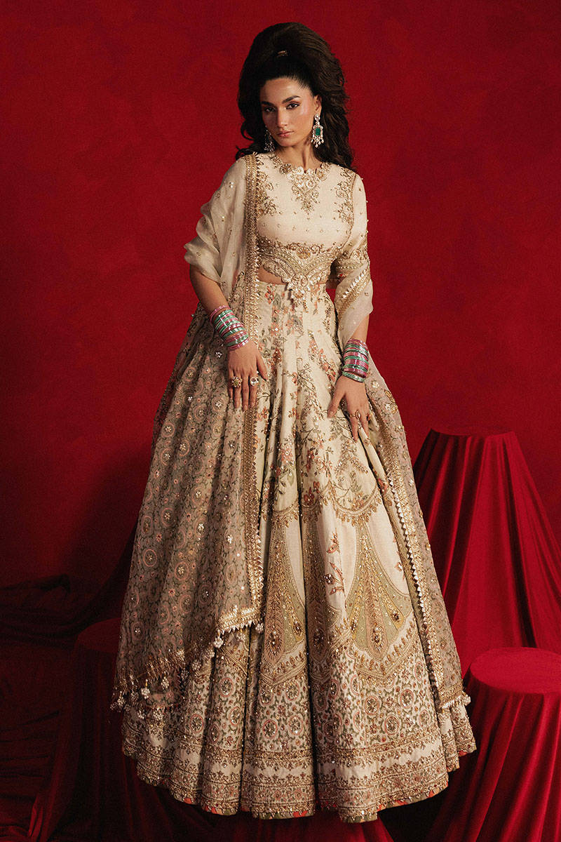 Off-white Pakistani bridal lehenga by Mohsin Naveed Ranjha Arjumand Pakistani Moda Off-white Pakistani bridal lehenga by Mohsin Naveed Ranjha Arjumand Pakistani Moda