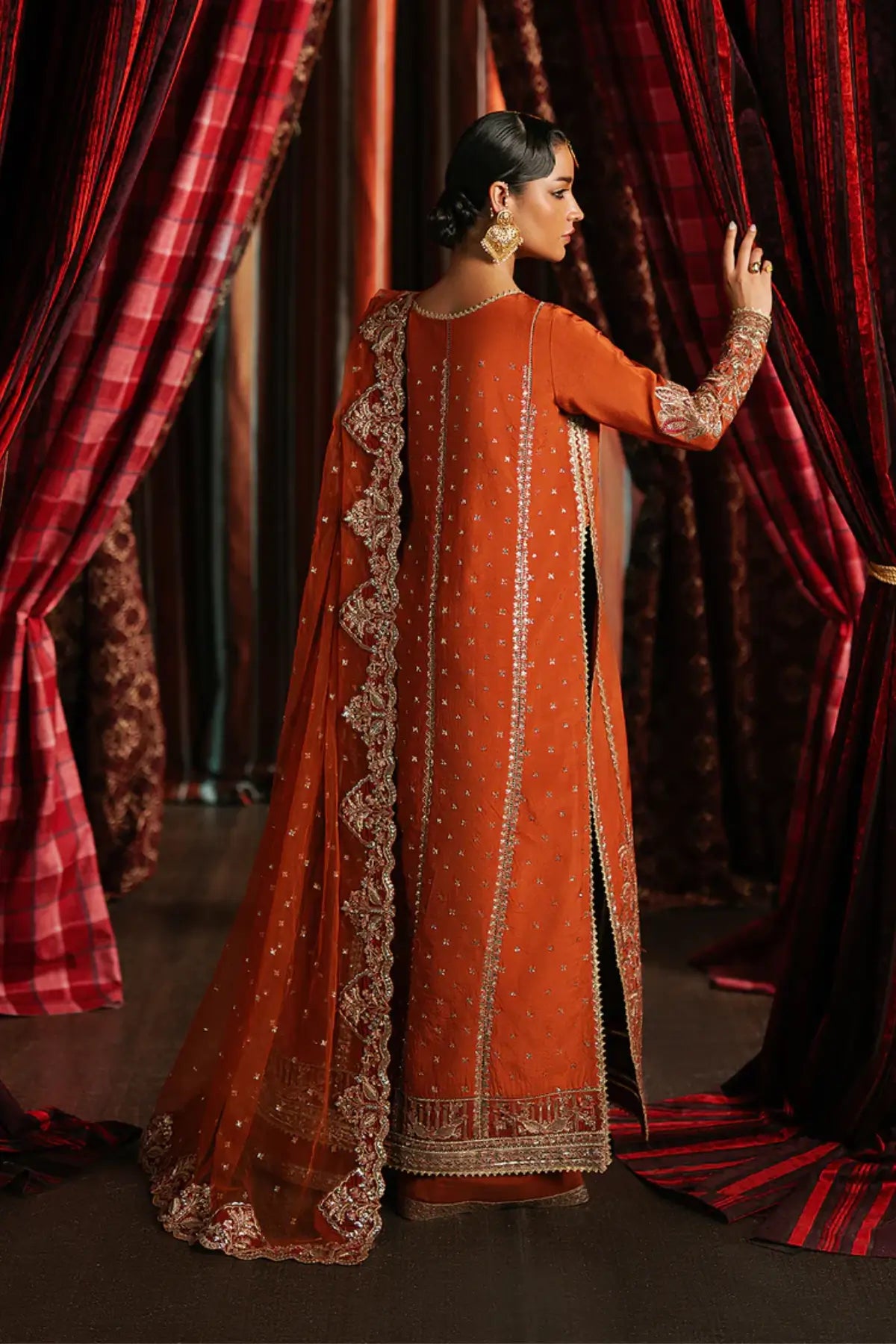 Aafreen Afrozeh rust raw silk wedding ensemble DIVANI 2025 Pakistani formal wear stitched Pakistanimoda