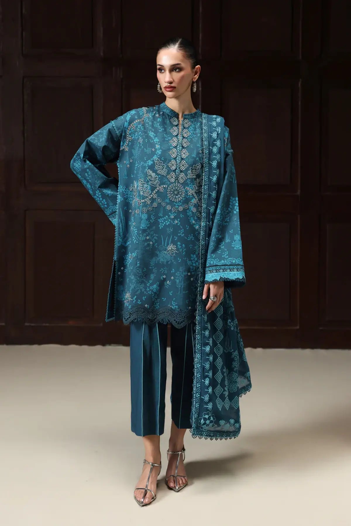 Alyra QQP-06(A) by Qalamkar teal blue lawn stitched 3PC suit featuring an embroidered front, printed chiffon dupatta, and plain cotton trousers.