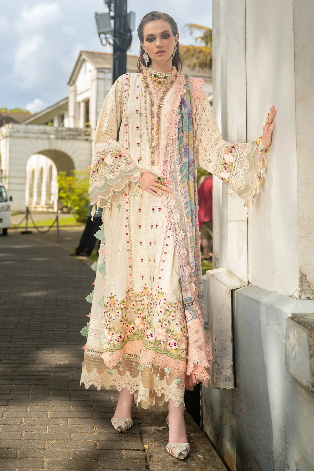 Amal Neroli Luxury Lawn 26 stitched suit powder pink Annus Abrar