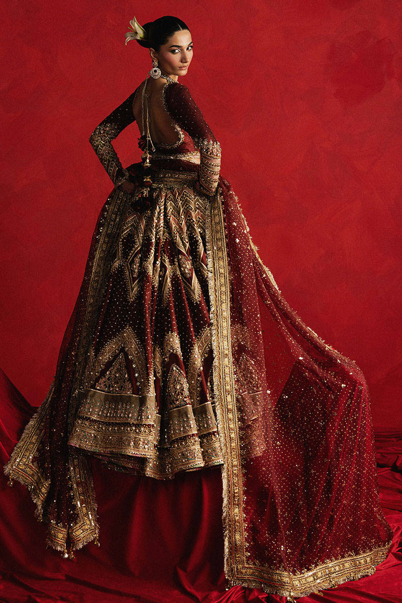 Begum by Mohsin Naveed Ranjha Pakistani maroon bridal lehenga – Pakistanimoda