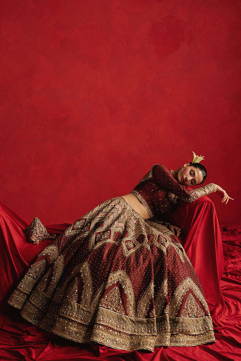 Begum by Mohsin Naveed Ranjha Pakistani maroon bridal lehenga – Pakistanimoda