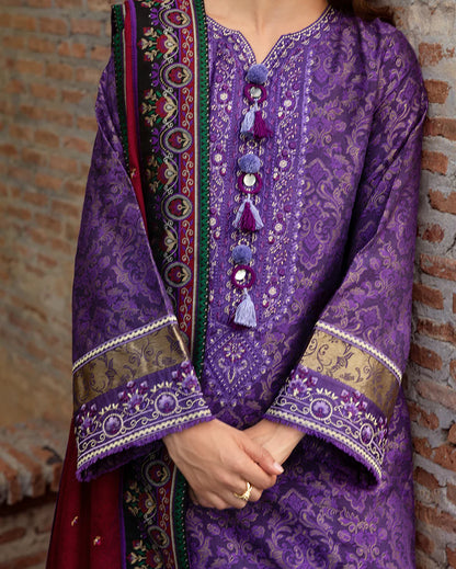 Model wearing Mushq Bella Terra purple jacquard embroidered winter outfit with viscose shawl – Winter Broadway 2025