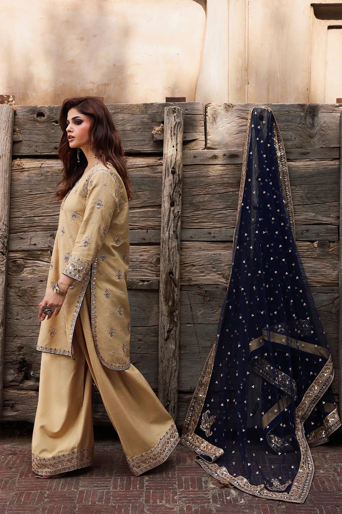 CMA-5-122A Charizma beige raw silk embroidered 3-piece suit with navy dupatta – Pakistanimoda Pret ’25.