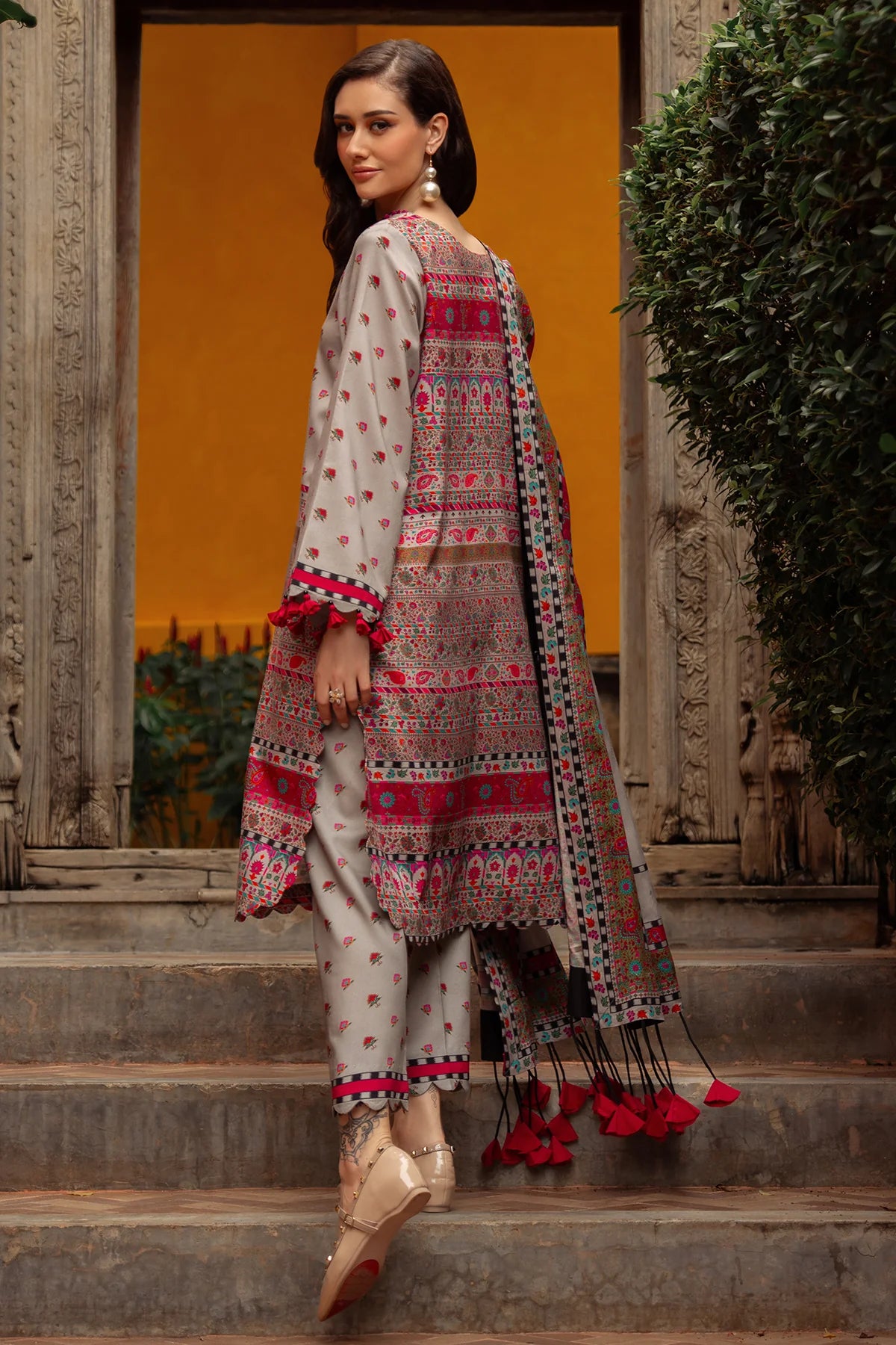 Buy CPW5-01 Charizma Grey Printed Linen Stitched 3PC Suit Online Pakistanimoda