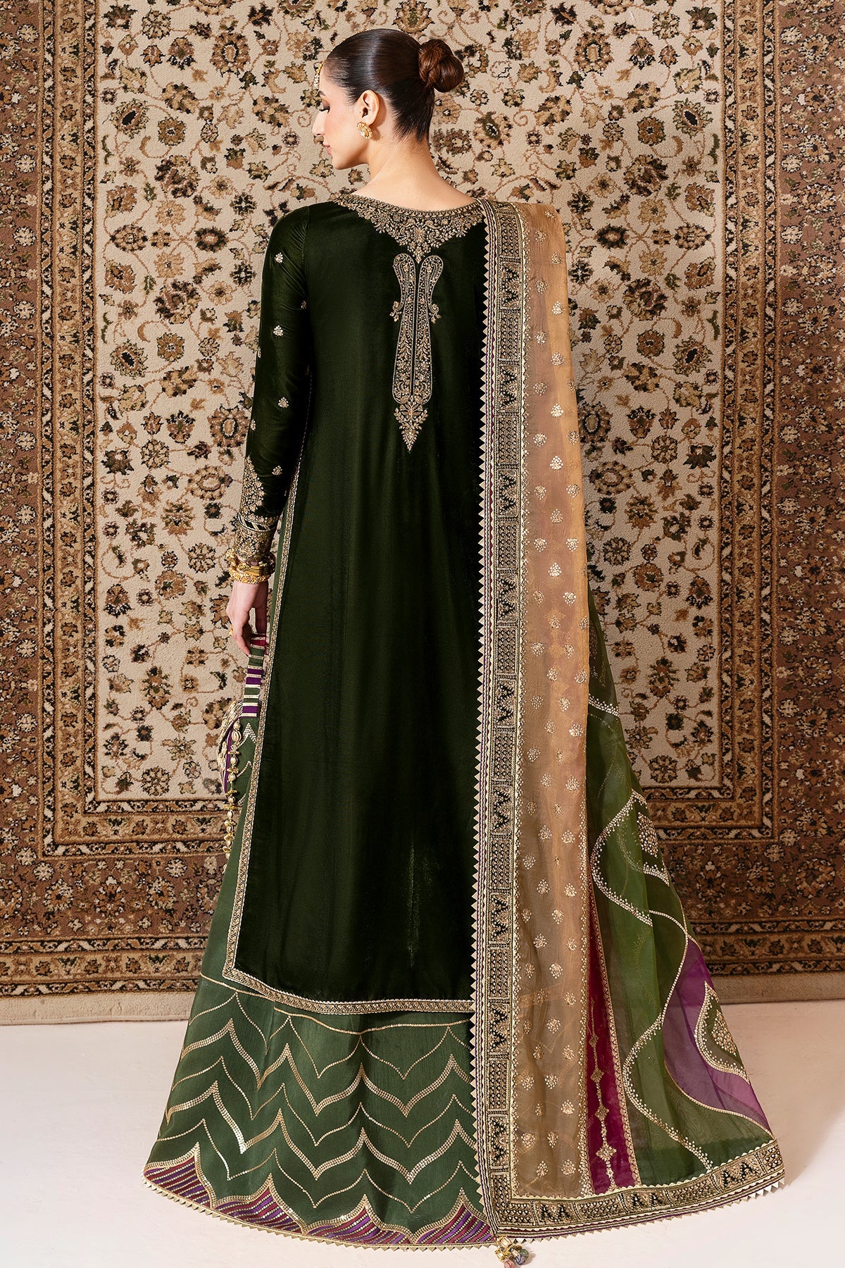 CVF-D-09 Jazmin Bottle Green Embroidered Velvet Stitched Formal Dress with Organza Dupatta – Shop at Pakistanimoda.com