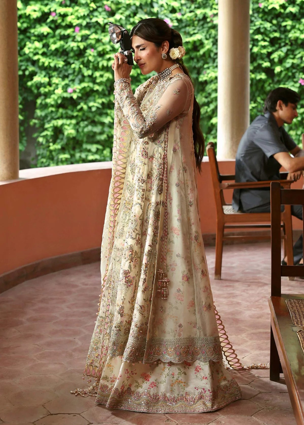Chanda – Ivory Frost Organza Suit Maahi Festive ’25 by Kanwal Malik stitched only with embroidery, dupatta & trouser. Buy on Pakistanimoda.com.