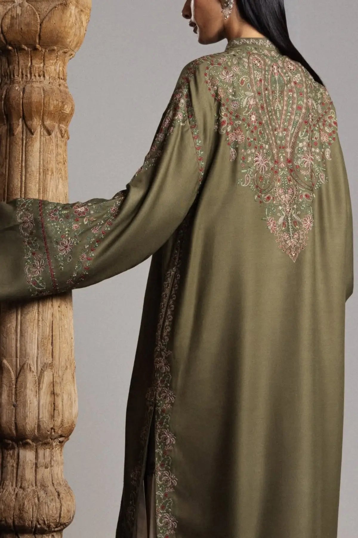 Zara Shahjahan Chinar D2 army green embroidered marina stitched winter 3PC suit with ivory shawl from Saraab Winter 2026
