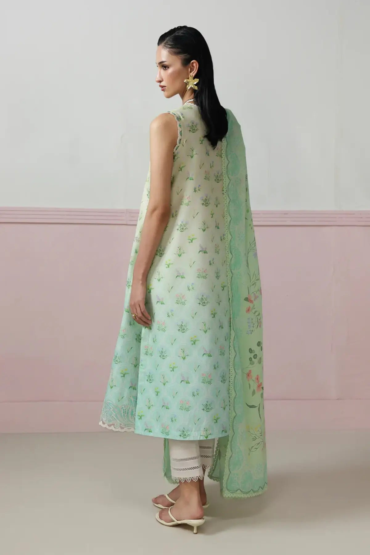 Della QQP-07(B) by Qalamkar mint green lawn stitched 3PC suit with chikankari embroidery, 3D floral detailing, and printed lawn dupatta.