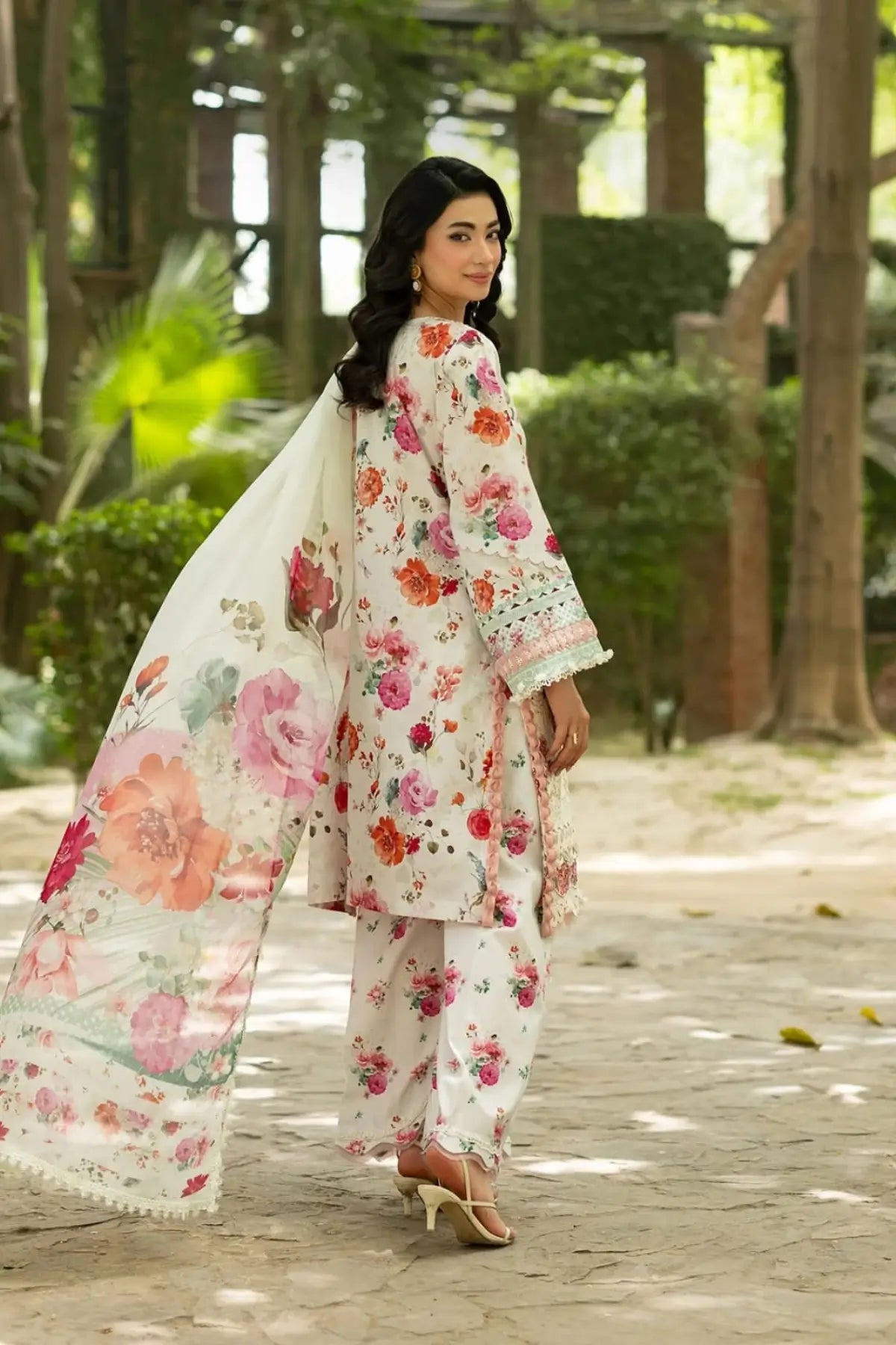 ESG-4A Claire Elaf Premium ivory floral lawn stitched 3PC suit with printed chiffon dupatta by Pakistanimoda