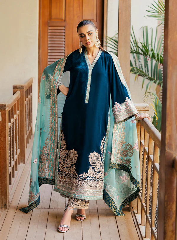 Elsa Teal Velvet Suit with Silver Gold Embroidery and Aqua Organza Dupatta by Zainab Chottani from Velvet Stitched ’25 Collection at Pakistanimoda.com.