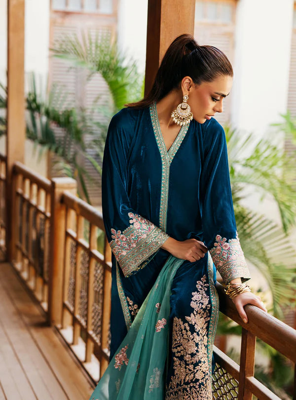 Elsa Teal Velvet Suit with Silver Gold Embroidery and Aqua Organza Dupatta by Zainab Chottani from Velvet Stitched ’25 Collection at Pakistanimoda.com.