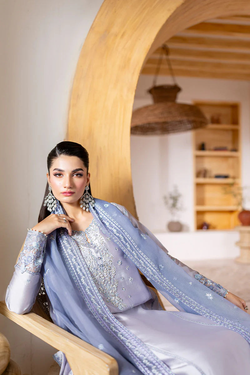 Elya silver silk 3-piece suit for weddings and festive occasions – Pakistanimoda