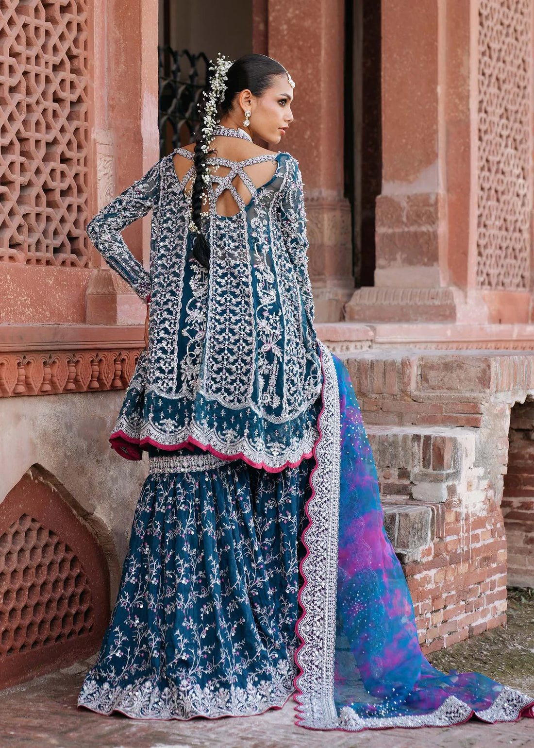 FEEHA – Teal bridal gharara suit with embroidered organza shirt, embellished bustier, silk gharara, and tie-dye dupatta. Online at Pakistanimoda.