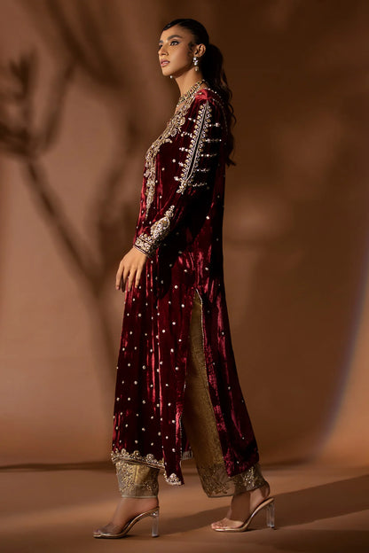 Maroon velvet shirt with heavy dabka and zardozi handwork, bootcut jamawar pants with organza hem, and matching organza dupatta – wedding outfit 2025.