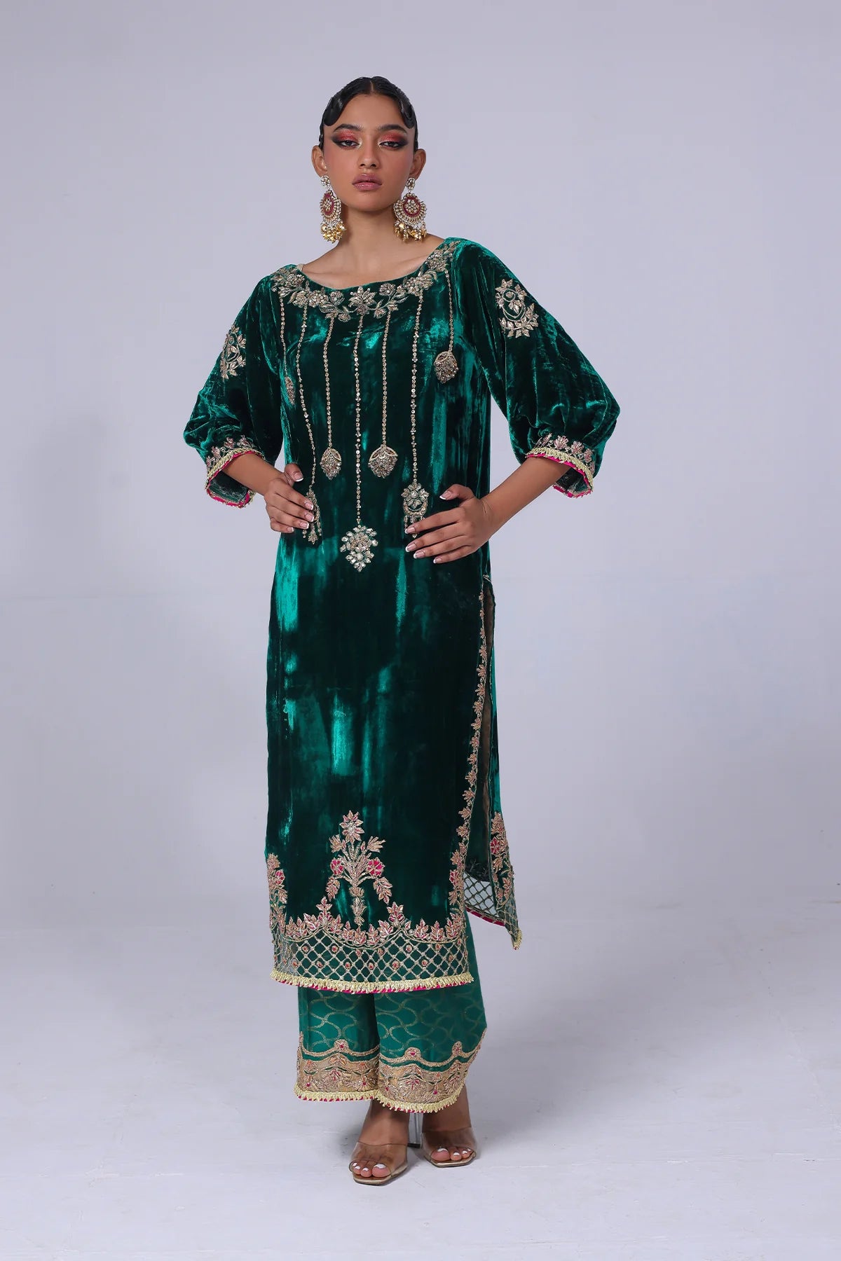 Emerald green velvet embroidered Pakistani formal suit with cotton net trousers and organza dupatta – stitched 3-piece festive outfit by Pakistanimoda.com