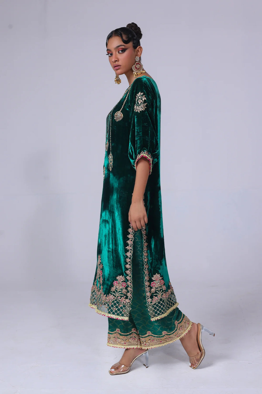Emerald green velvet embroidered Pakistani formal suit with cotton net trousers and organza dupatta – stitched 3-piece festive outfit by Pakistanimoda.com