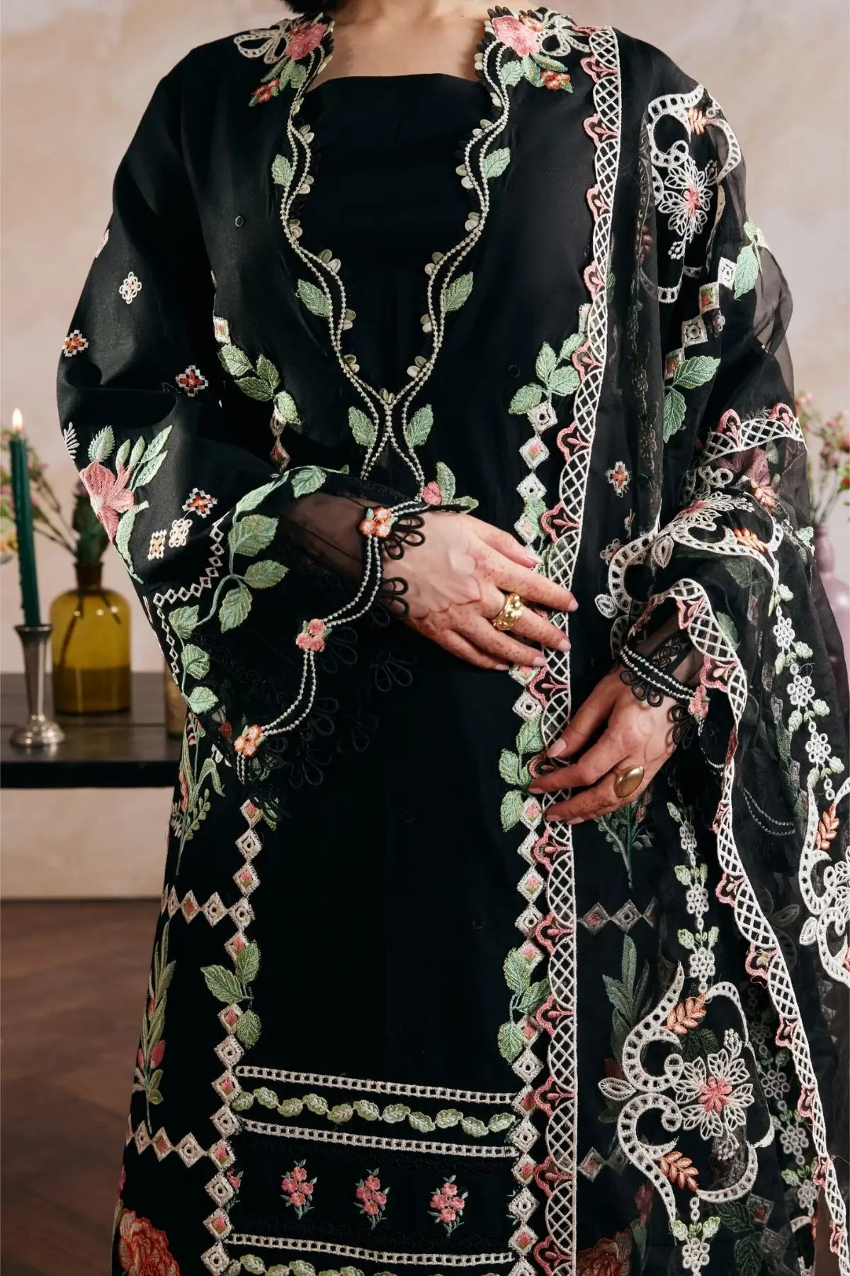 Gul Meena – Maryam Hussain Luxury Lawn Black Stitched 3PC Suit