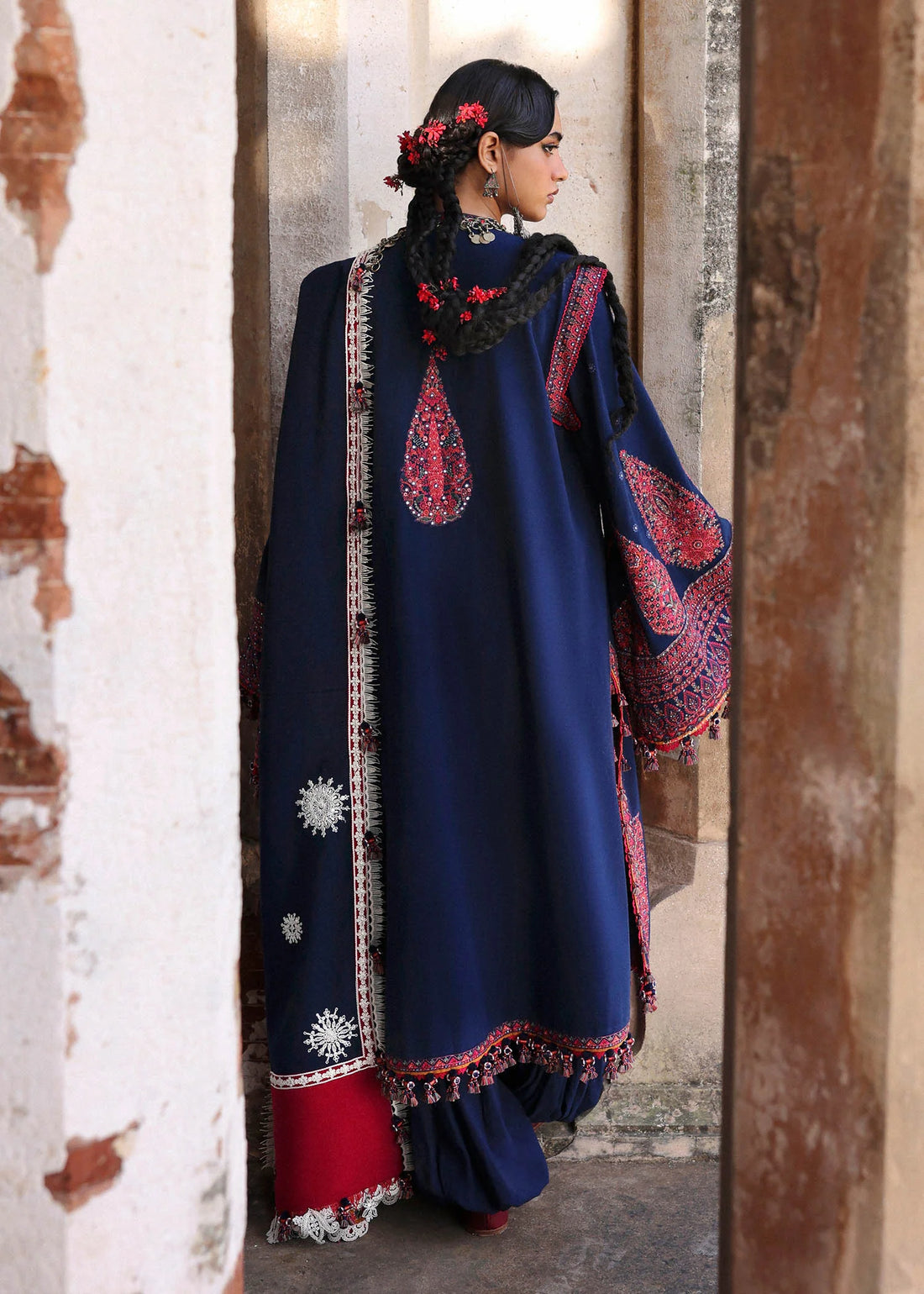 Gulbano Navy Blue Karandi Suit with Red Embroidered Shawl by Hussain Rehar | pakistanimoda.com