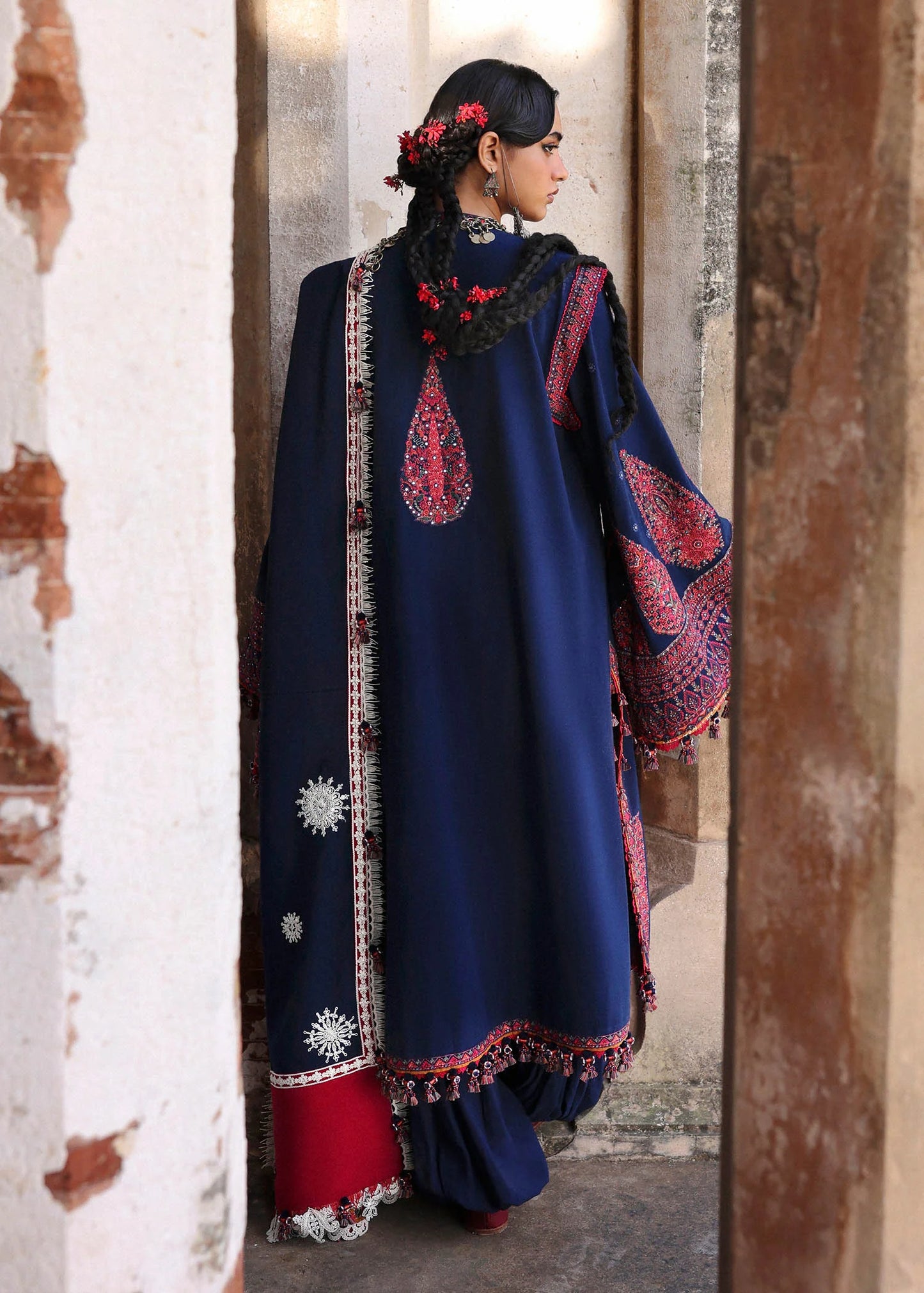 Gulbano Navy Blue Karandi Suit with Red Embroidered Shawl by Hussain Rehar | pakistanimoda.com