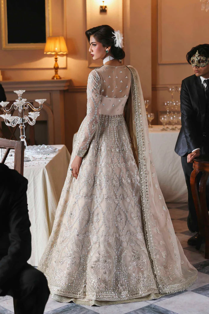 Gulnisa ivory organza hand embroidered bridal pishwas with dupatta by Akbar Aslam, luxury couture for Pakistani brides at weddings and receptions.