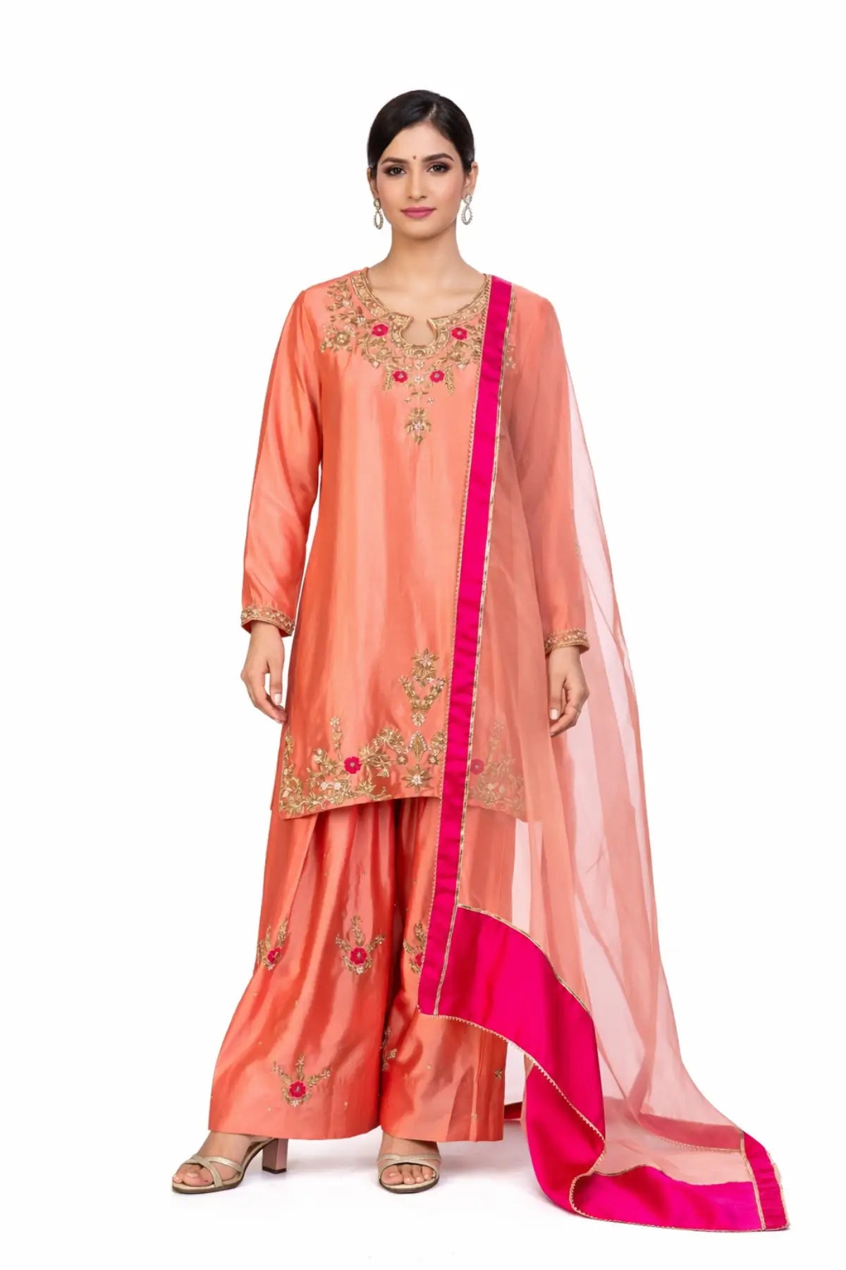 Hiba Peach Sheesha Silk Suit with resham & gota work, organza dupatta and silk border. Shop MariamRaj designer outfits at Pakistanimoda.