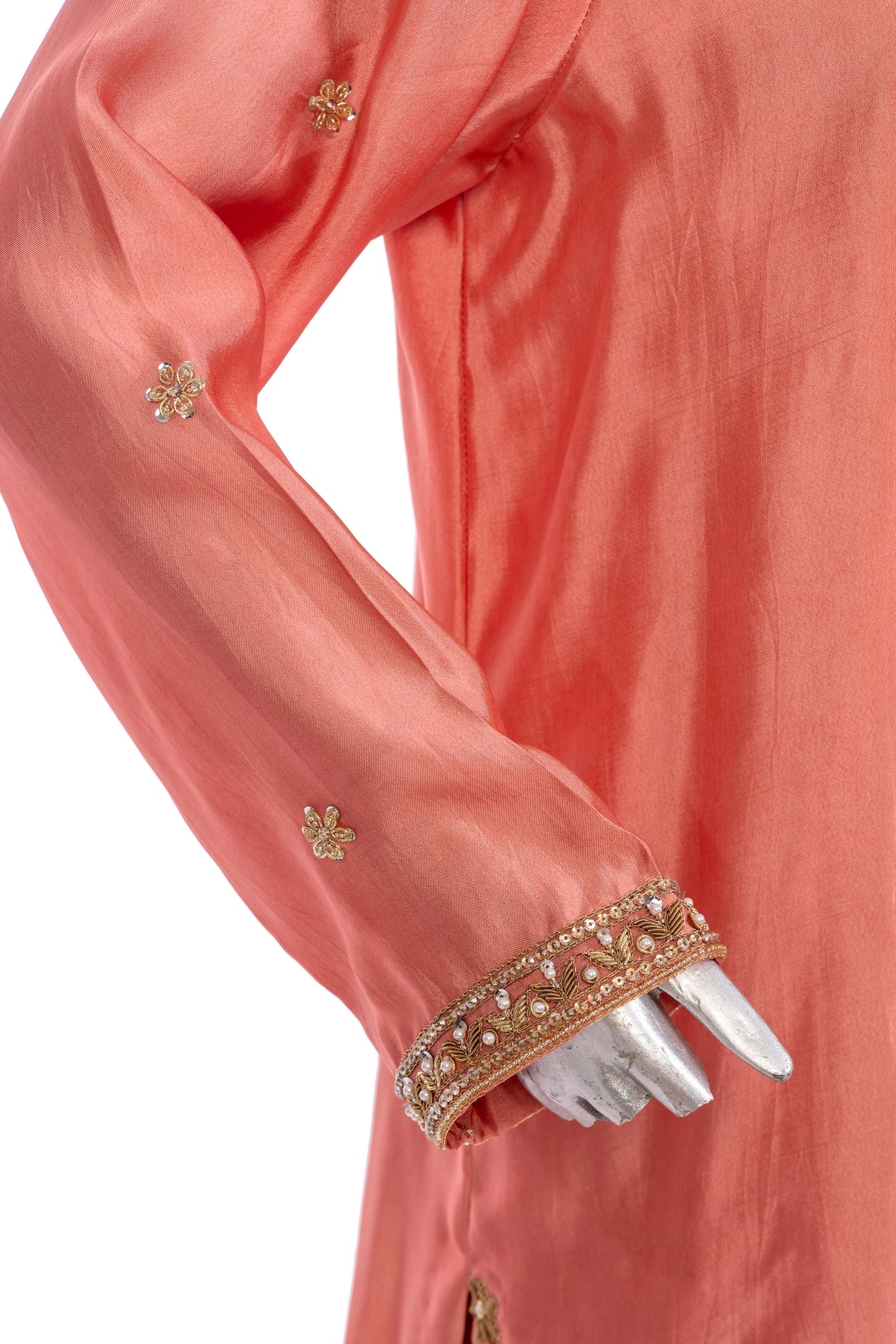 Hiba Peach Sheesha Silk Suit with resham & gota work, organza dupatta and silk border. Shop MariamRaj designer outfits at Pakistanimoda.