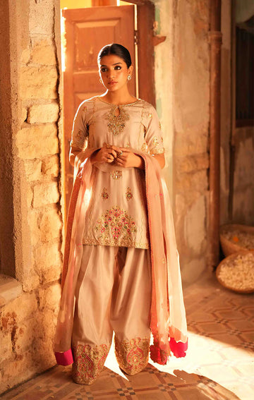 IDALIA soybean gold silk shalwar kameez with hand-embellished shirt, farshi pants, and organza dupatta – formal Pakistani outfit by Pakistanimoda.com