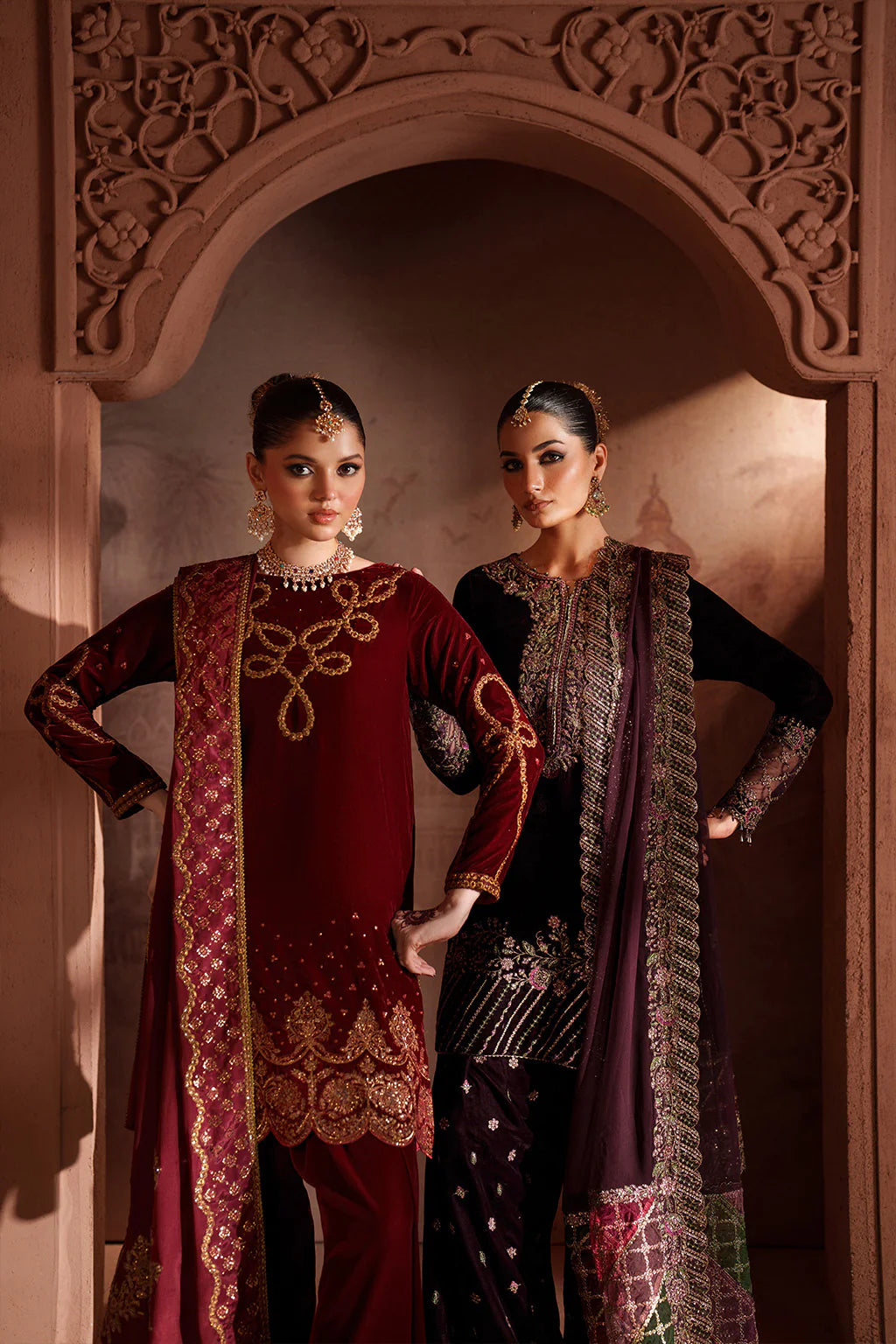Iznik IV-58 Raagni Red Velvet Embroidered Shalwar Kameez – Winter Bridal & Festive Wear Online at Pakistanimoda.com