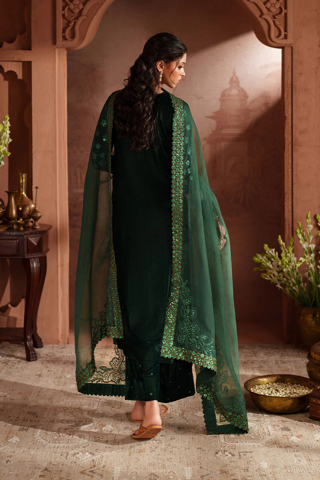 Iznik IV-60 Bottle Green Velvet Couture Suit – Hand-Embroidered Winter Luxury Ensemble Exclusively at Pakistanimoda.com