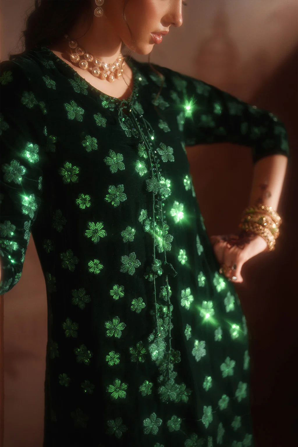 Iznik IV-60 Bottle Green Velvet Couture Suit – Hand-Embroidered Winter Luxury Ensemble Exclusively at Pakistanimoda.com