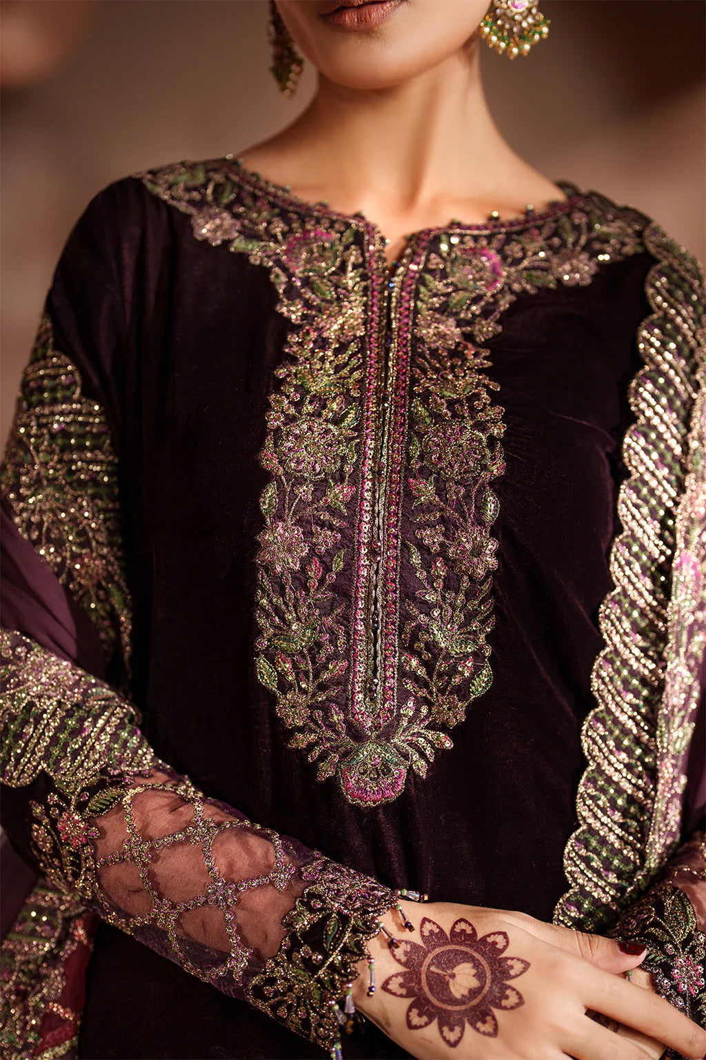 Iznik IV-61 Raagni Deep Plum Velvet Embroidered Shalwar Kameez – Winter Wedding & Festive Party Wear Online at Pakistanimoda.com