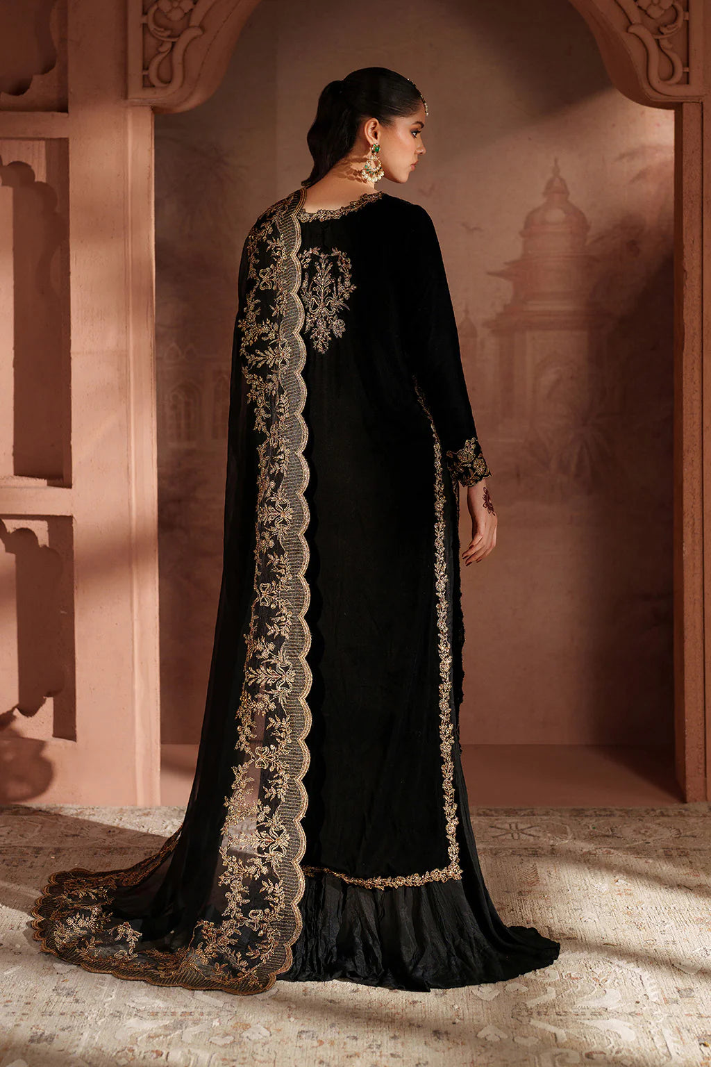 Iznik IV-62 Raagni Black Velvet Stitched 3-Piece Embroidered Suit – Shop Festive & Wedding Wear Online at Pakistanimoda.com