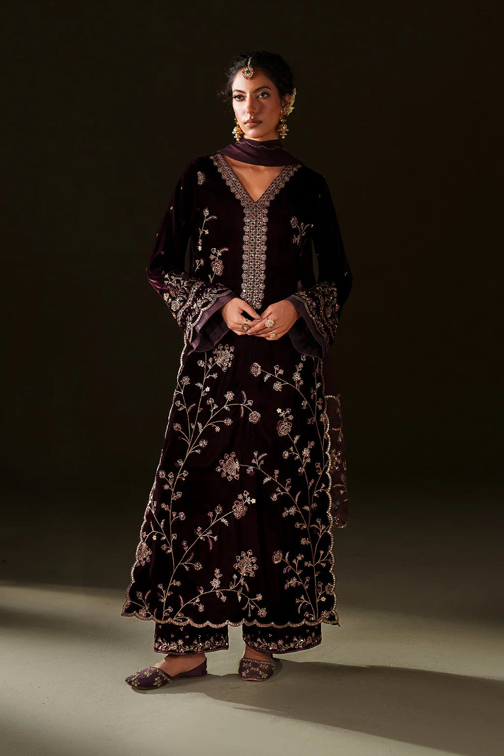 Iznik Velvet Edit II IV-70 deep plum embroidered velvet suit with chiffon dupatta, stitched winter outfit available at Pakistanimoda.