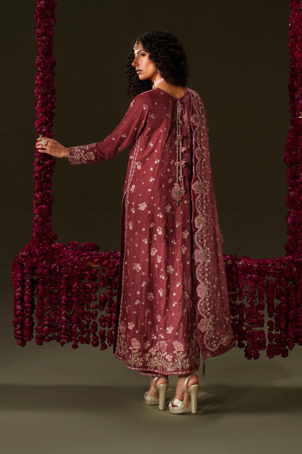 Iznik Velvet Edit II IV-75 desert coral pink embroidered velvet dress with chiffon dupatta & velvet trouser, stitched party season outfit at Pakistanimoda.