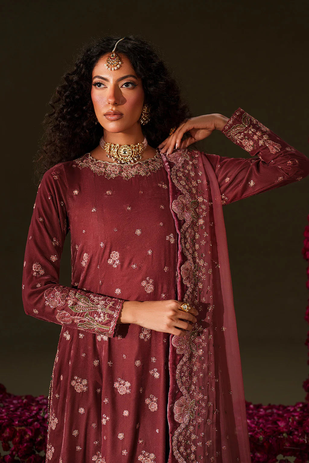 Iznik Velvet Edit II IV-75 desert coral pink embroidered velvet dress with chiffon dupatta & velvet trouser, stitched party season outfit at Pakistanimoda.