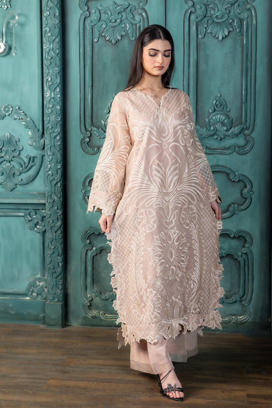 Ifrah peach organza Pakistani suit by MariamRaj exclusively at Pakistanimoda