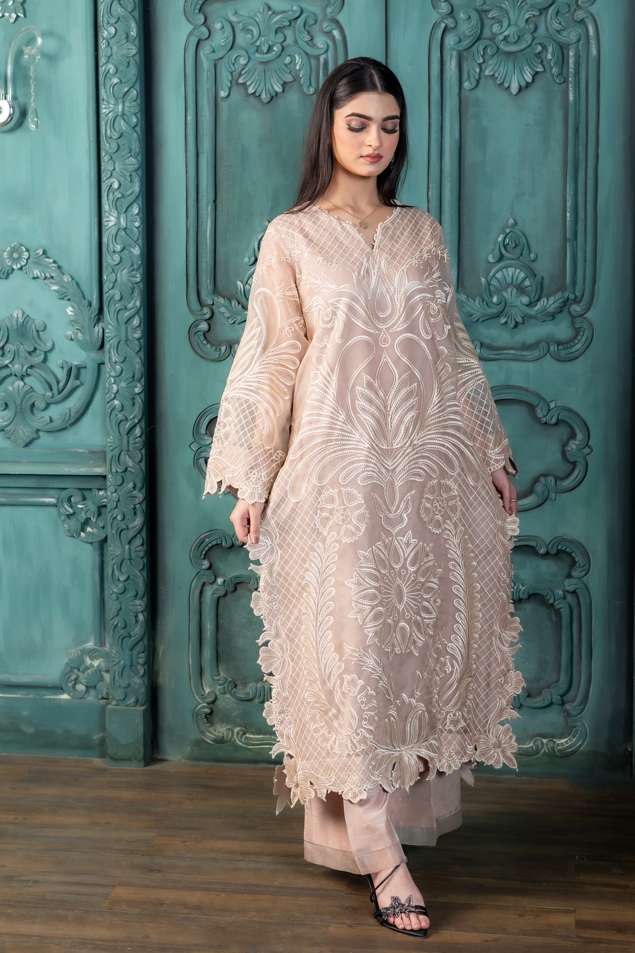 Ifrah peach organza Pakistani suit by MariamRaj exclusively at Pakistanimoda