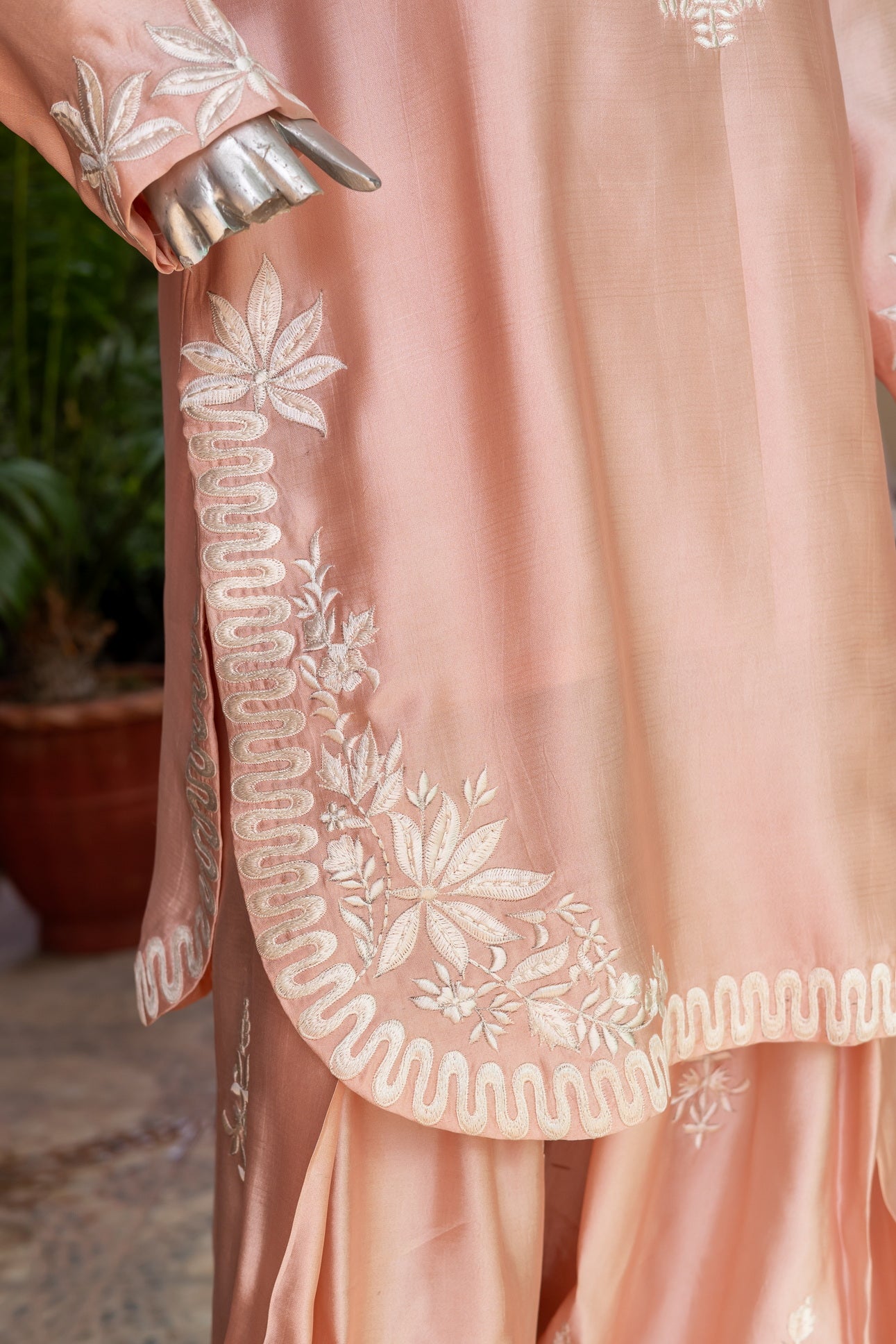 MariamRaj soft rose pink sheesha silk short shirt with hand embroidery, paired with embroidered farshi shalwar and organza dupatta for Pakistani women in USA and Canada.
