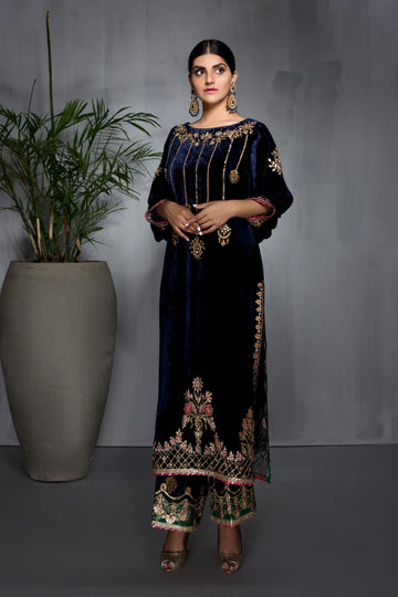 Luxury velvet outfit by Pakistanimoda.com with gota embroidery, jamawar pants, and organza dupatta