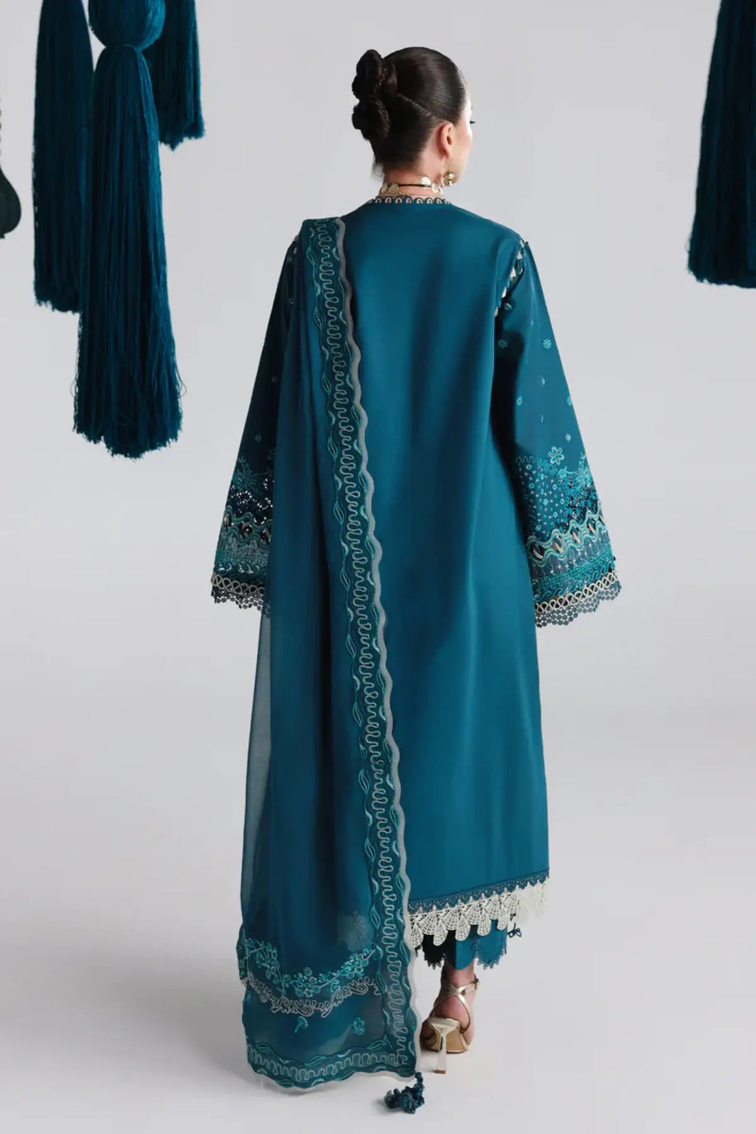 Kaisa QFL-07 teal stitched luxury lawn 3PC suit with chiffon dupatta by Qalamkar Festive Lawn 2026