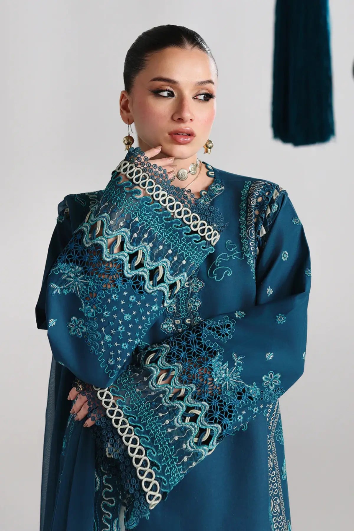 Kaisa QFL-07 teal stitched luxury lawn 3PC suit with chiffon dupatta by Qalamkar Festive Lawn 2026