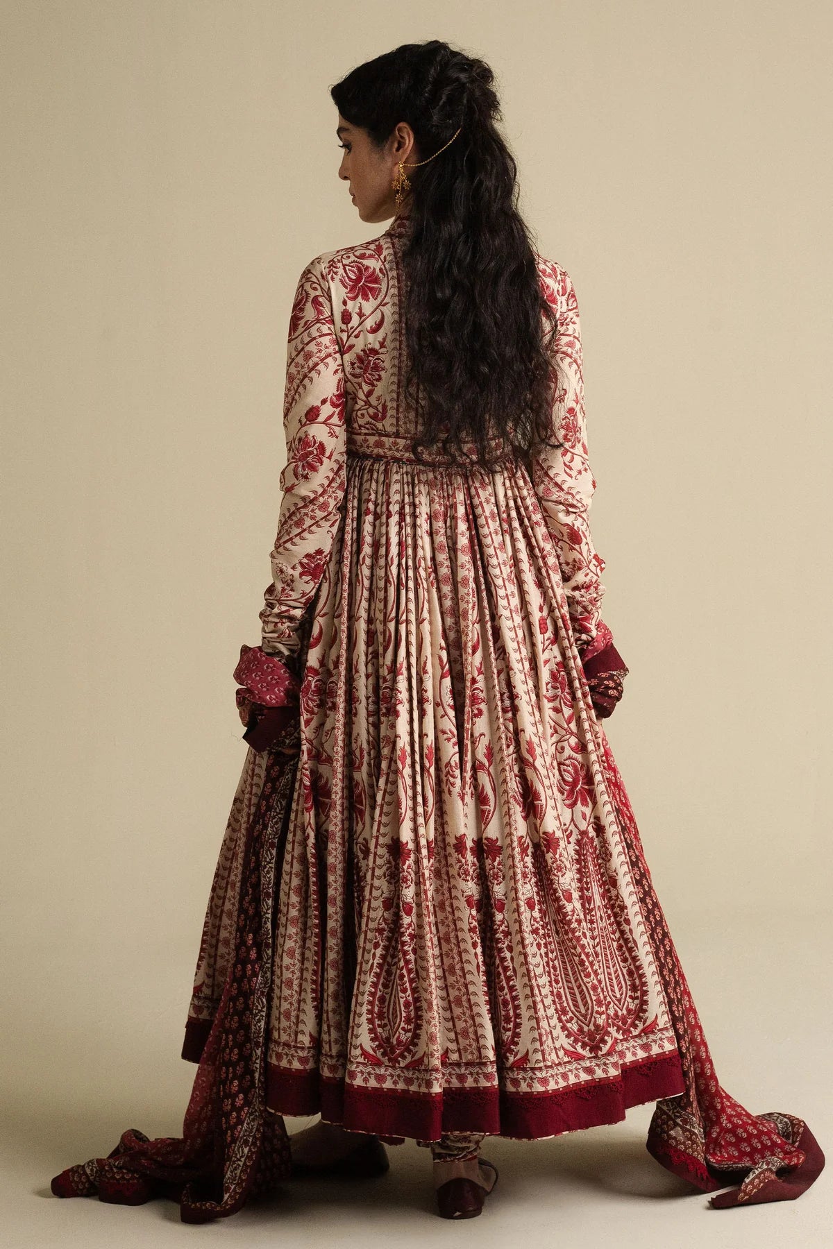 Kashmiri-D1-Floral vine Anarkali with maroon silk dupatta by-Zara shahjahan