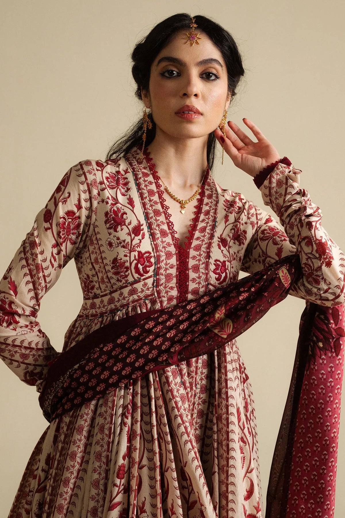 Kashmiri-D1-Floral vine Anarkali with maroon silk dupatta by-Zara shahjahan