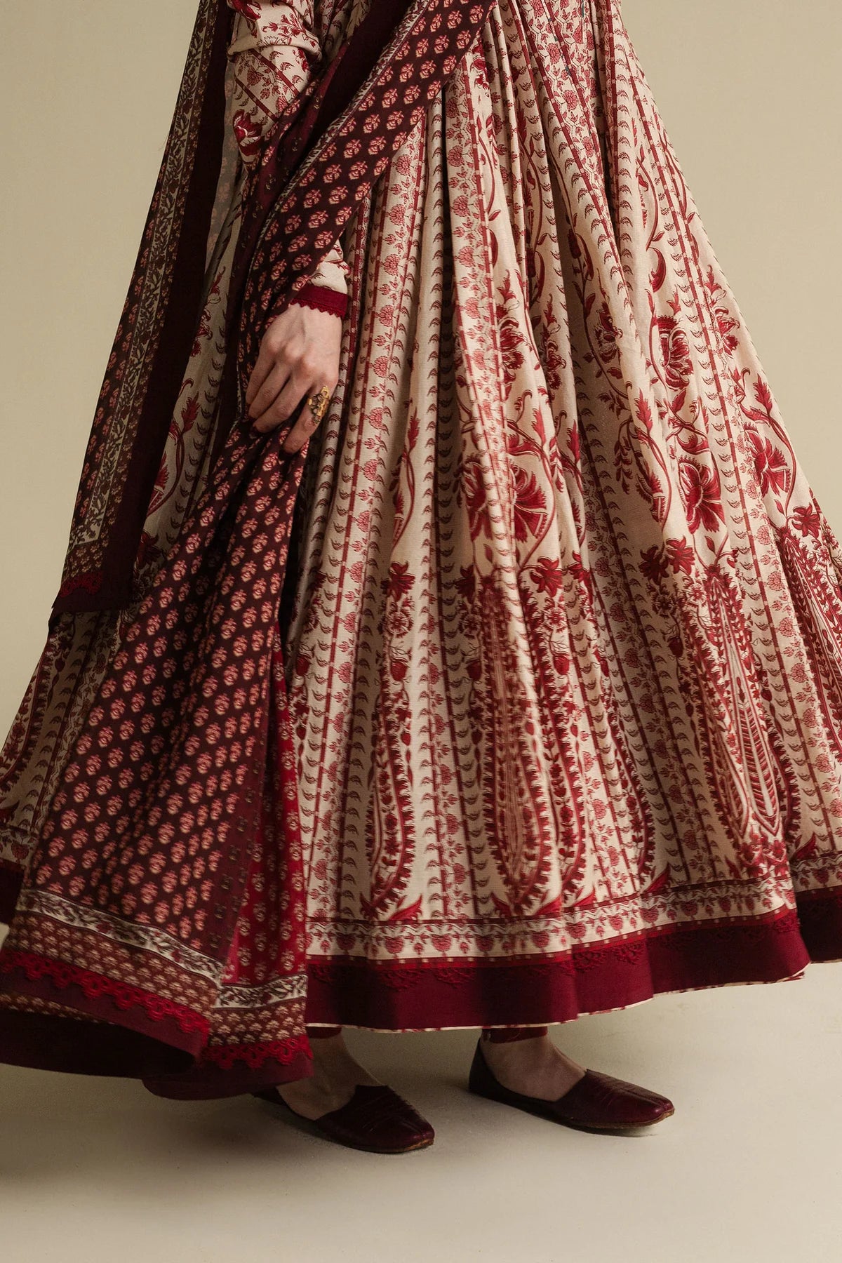 Kashmiri-D1-Floral vine Anarkali with maroon silk dupatta by-Zara shahjahan